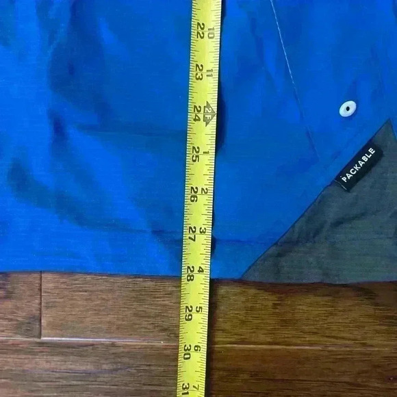 Columbia Sportswear Hooded Light Jacket. - Picture 4 of 5